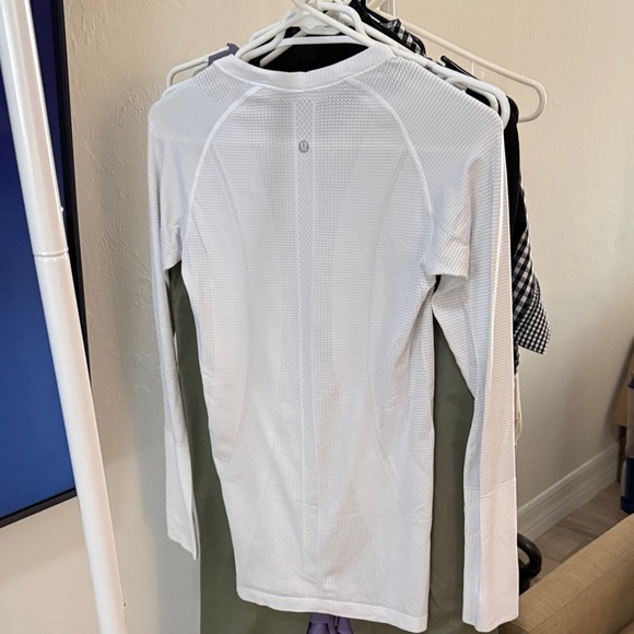 Lululemon Women's Swiftie White Long-Sleeve top - Picture 2 of 2